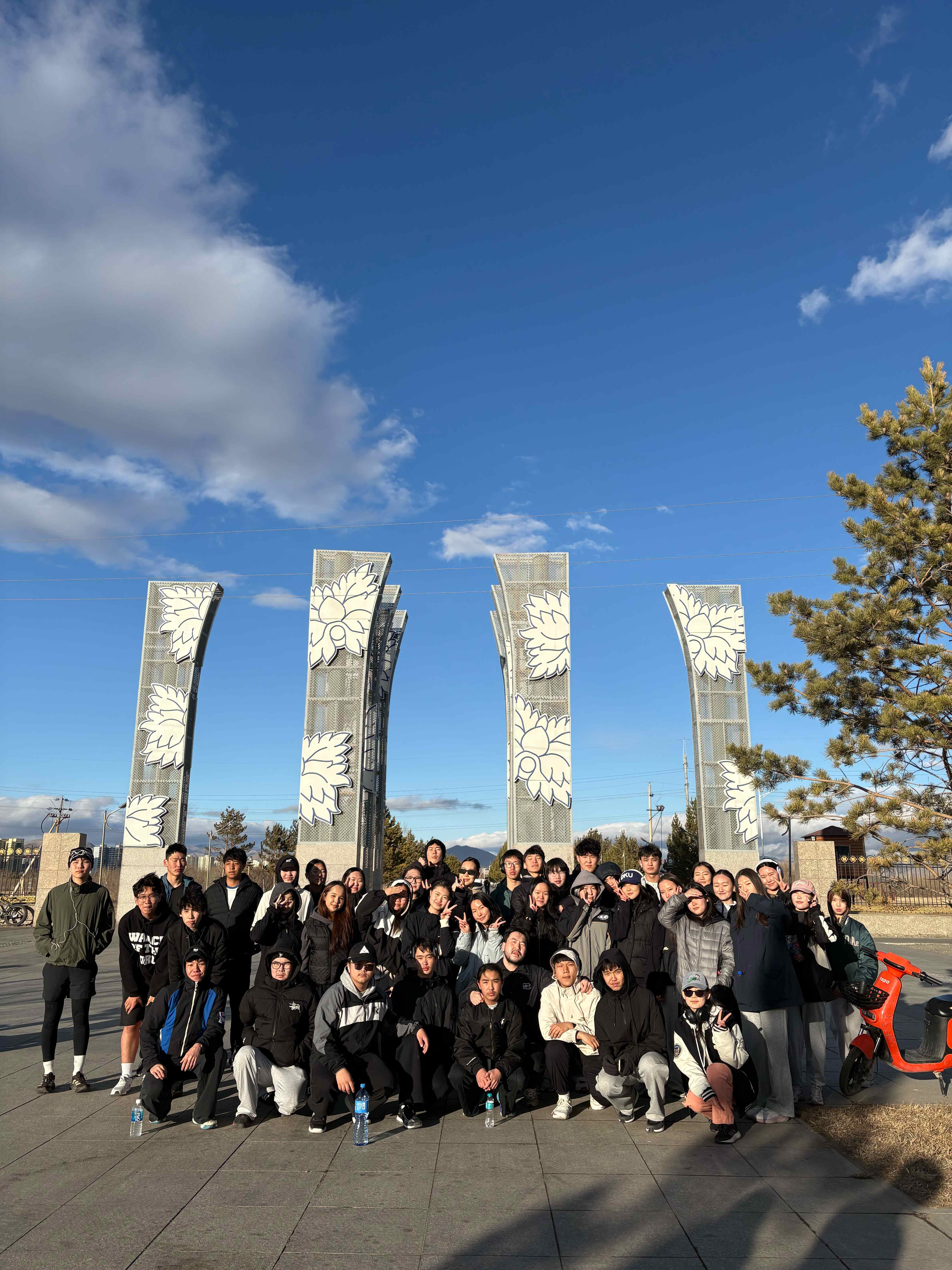 ZUGTAALT runners at Баганат хөшөө